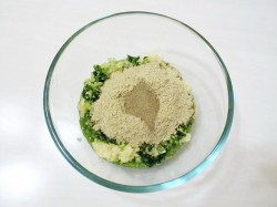 Аджика из острого зеленого перца с чесноком и специями