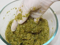 Аджика из острого зеленого перца с чесноком и специями