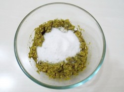 Аджика из острого зеленого перца с чесноком и специями