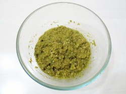 Аджика из острого зеленого перца с чесноком и специями