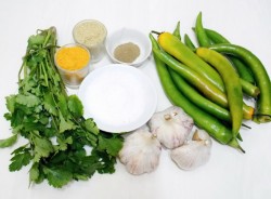 Аджика из острого зеленого перца с чесноком и специями