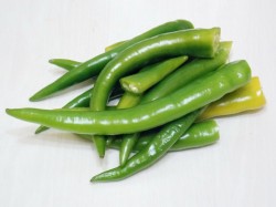 Аджика из острого зеленого перца с чесноком и специями