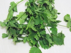 Аджика из острого зеленого перца с чесноком и специями