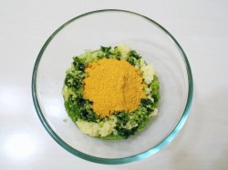 Аджика из острого зеленого перца с чесноком и специями