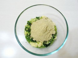 Аджика из острого зеленого перца с чесноком и специями