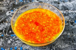 название картинки Аджика из кабачков пальчики оближешь