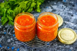 название картинки Аджика из кабачков пальчики оближешь