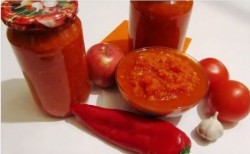домашняя аджика с яблоками и морковью