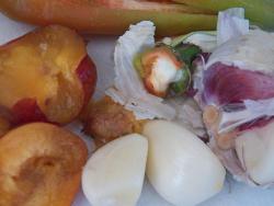 Аджика из слив с чесноком и томатной пастой - шаг 2