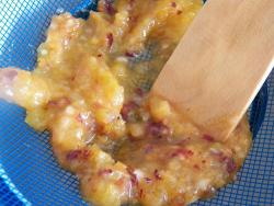 Аджика из слив с чесноком и томатной пастой - шаг 4