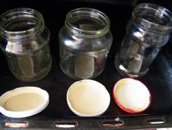 Аджика из слив с чесноком и томатной пастой - шаг 6