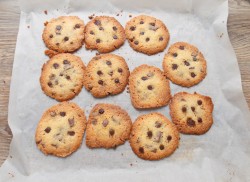 название картинки Рассыпчатое печенье с шоколадной крошкой