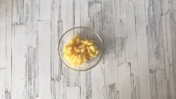 название картинки Салат Ананасы с сыром и чесноком