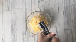 название картинки Салат Ананасы с сыром и чесноком