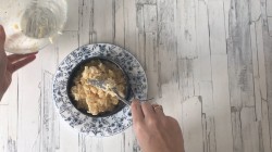 название картинки Салат Ананасы с сыром и чесноком