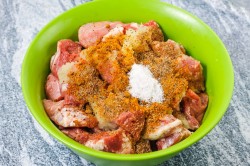 Армянский шашлык мягкий и сочный на мангале