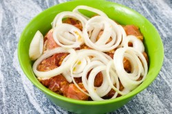 Армянский шашлык мягкий и сочный на мангале