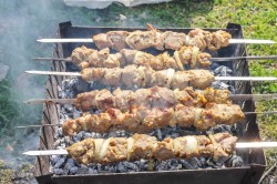 Армянский шашлык мягкий и сочный на мангале