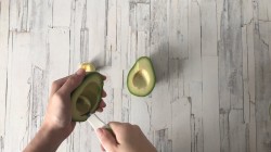 Рецепт салата авокадо с крабовыми палочками