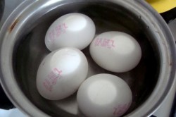 название картинки Авокадо с йогуртом и яйцом