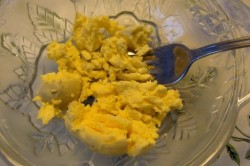 название картинки Авокадо с йогуртом и яйцом