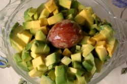 название картинки Авокадо с йогуртом и яйцом