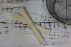 Азиатский острый суп с курицей и овощами