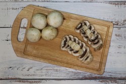 Азиатский острый суп с курицей и овощами