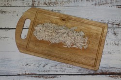 Азиатский острый суп с курицей и овощами