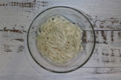 Азиатский острый суп с курицей и овощами