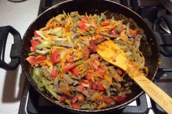 название картинки Азу с солеными огурцами из говядины по татарски