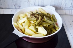 Азу из курицы с солеными огурцами - шаг 7 Азу из курицы с солеными огурцами - шаг 7