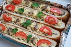 Фаршированный батон в духовке с сыром