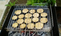 Баклажаны гриль с луком и уксусом