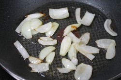 Баклажаны болгарский перец соевый соус на сковороде - шаг 3
