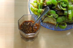 Баклажаны болгарский перец соевый соус на сковороде - шаг 7