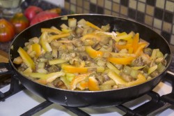 название картинки Баклажаны с перцами и томатами