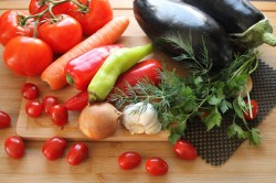 название картинки Баклажаны с болгарским перцем и помидорами тушеные