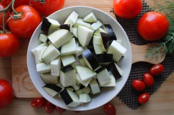 название картинки Баклажаны с болгарским перцем и помидорами тушеные