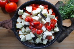 название картинки Баклажаны с болгарским перцем и помидорами тушеные