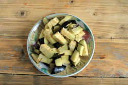 название картинки Баклажаны тушеные с овощами на сковороде