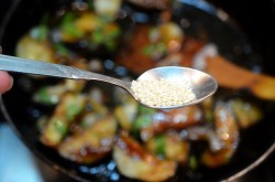 Баклажаны в кисло-сладком соусе по-китайски