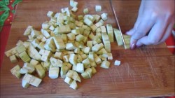 Баклажаны в помидорах с твердым сыром