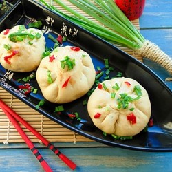 Китайские пирожки на пару с рисовым вином и соевым соусом