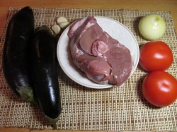 Баранина тушеная с баклажанами и помидорами - шаг 1
