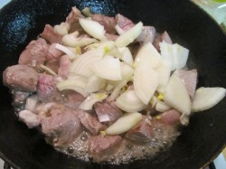 Баранина тушеная с баклажанами и помидорами - шаг 6