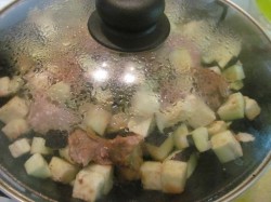 Баранина тушеная с баклажанами и помидорами - шаг 9