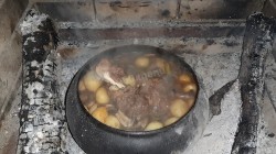 название картинки Баранья нога в чугунке