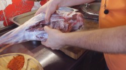 Баранья нога в духовке с овощами