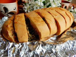 название картинки Батон с чесноком в духовке